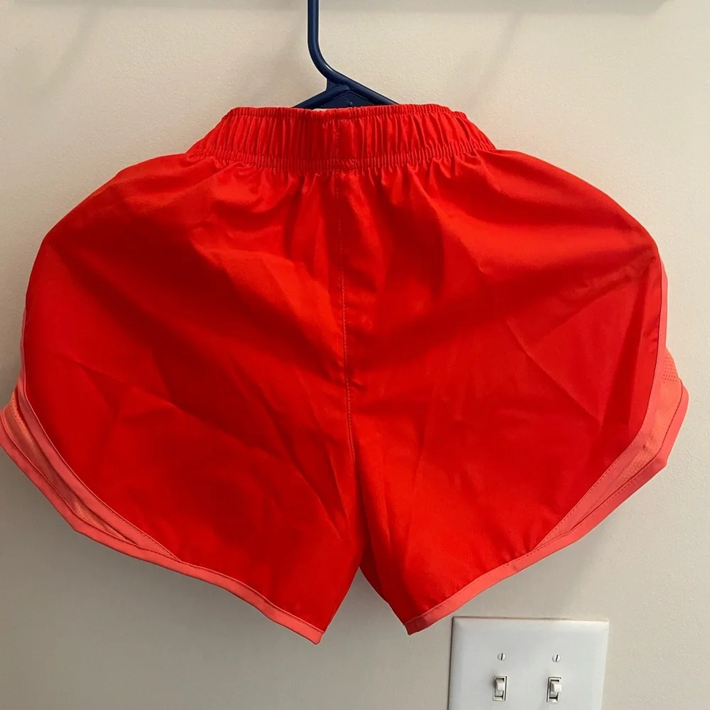 NWT Women's Nike Tempo Running Shorts Orange XS - Picture 3 of 3